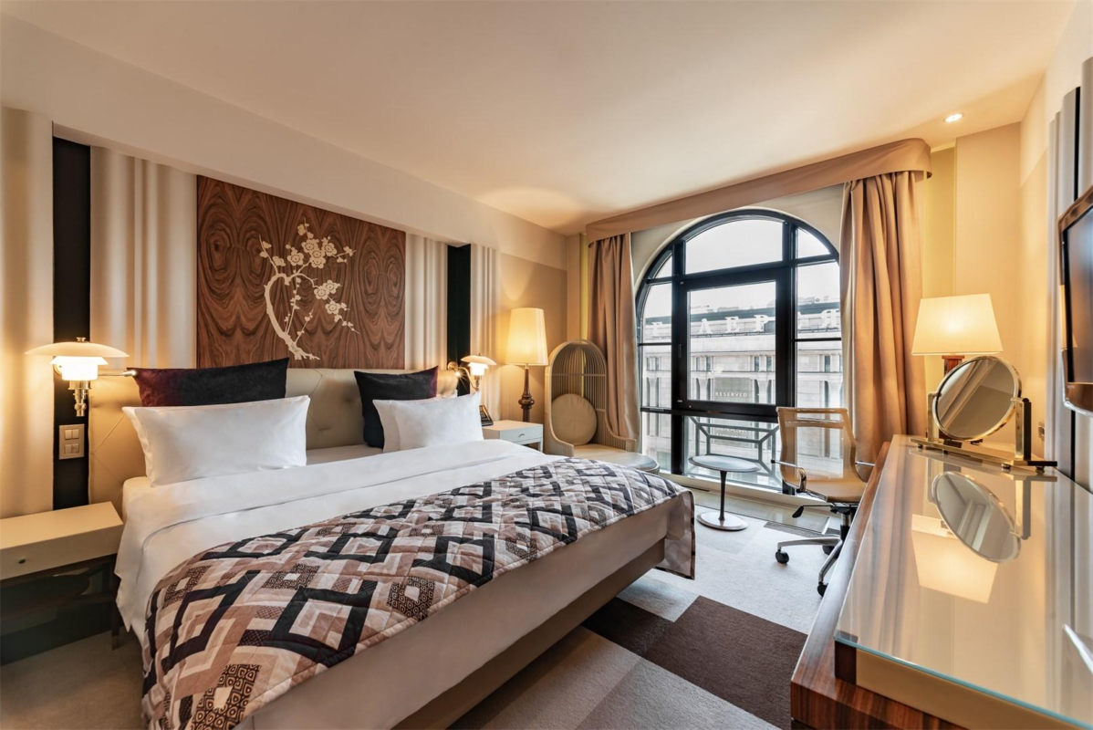 Crown Hotel St. Petersburg (Краун Отель) (бывш. Crowne Plaza)